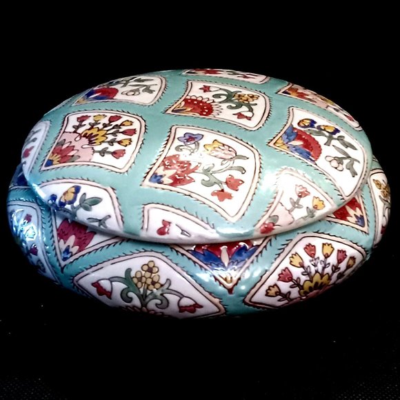Stunning Vintage Chinese Porcelain Bowl with Lid. Pastel Green Quilt Pattern. - Picture 1 of 5